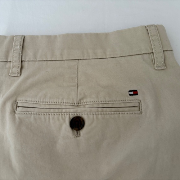 Tommy Hilfiger Men's Classic Fit Flat Front Shorts‎ - Size 36. - Picture 3 of 12
